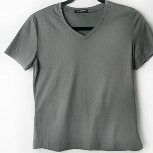 Bellemere New York Women’s V Neck Shirt